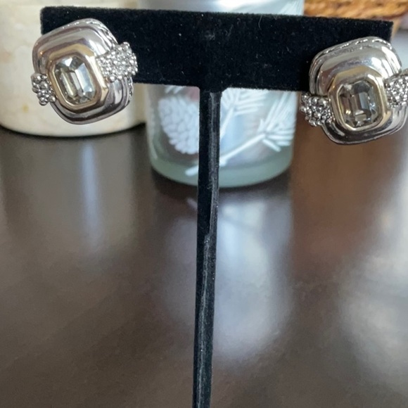 Vintage silver and gold stud earrings with center stone - Picture 3 of 5